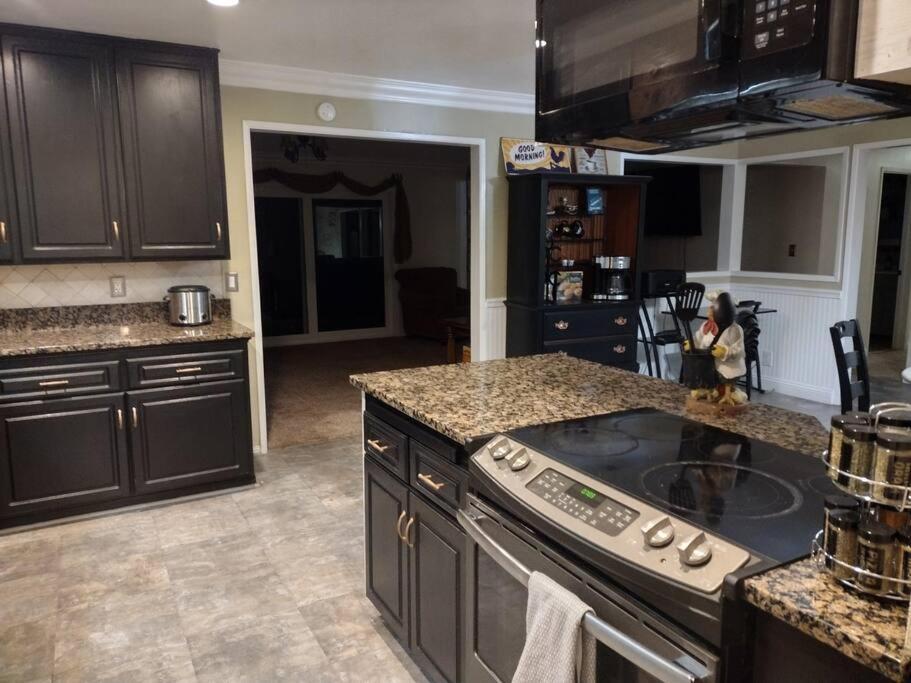 Peaceful & Cozy 3 Bedroom Ranch-Home W/Fireplace Хемет Екстериор снимка